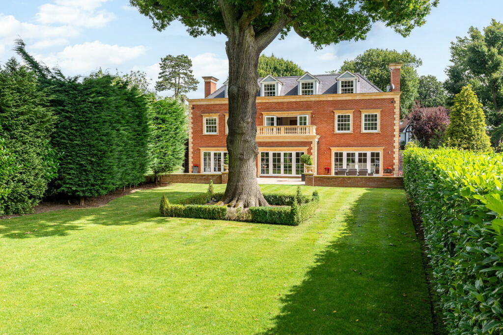 Additional property image - Heronway, Hutton, Brentwood, CM13