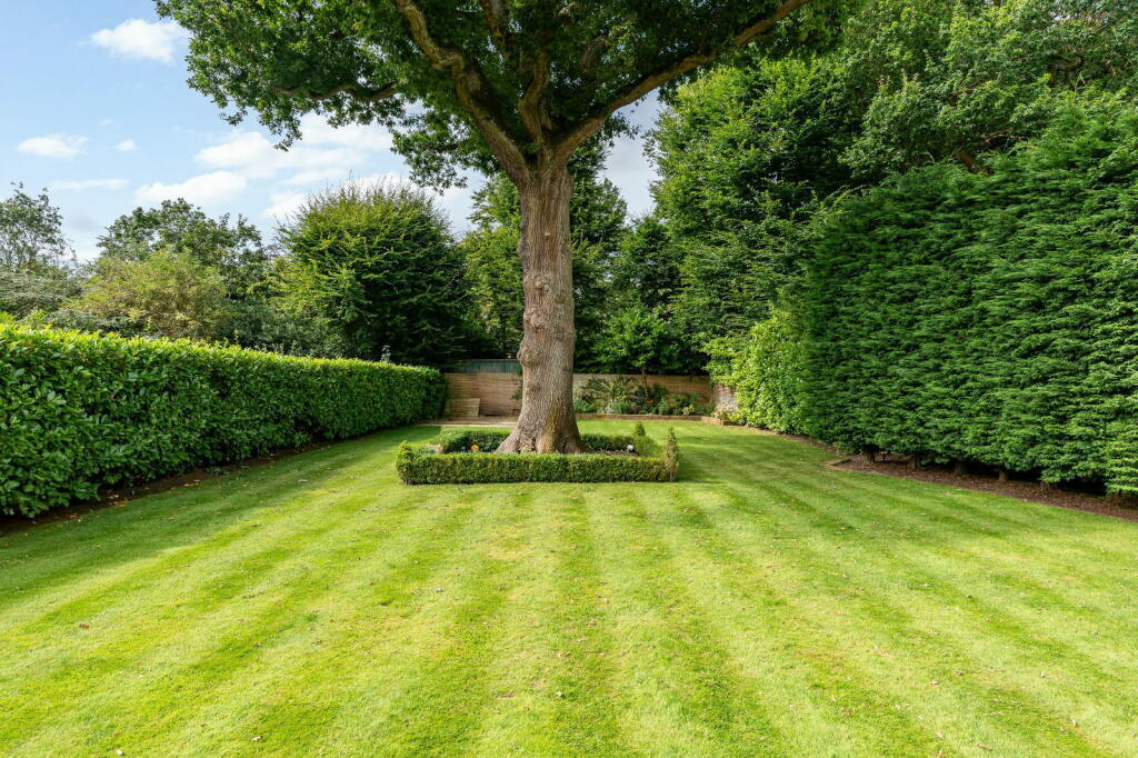Additional property image - Heronway, Hutton, Brentwood, CM13
