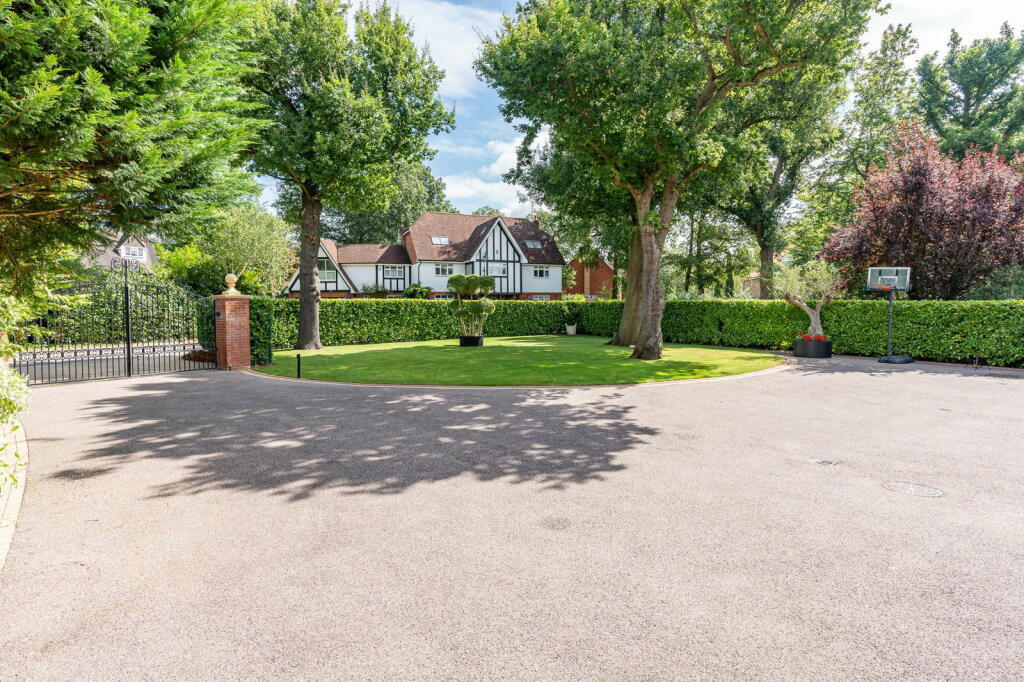 Additional property image - Heronway, Hutton, Brentwood, CM13