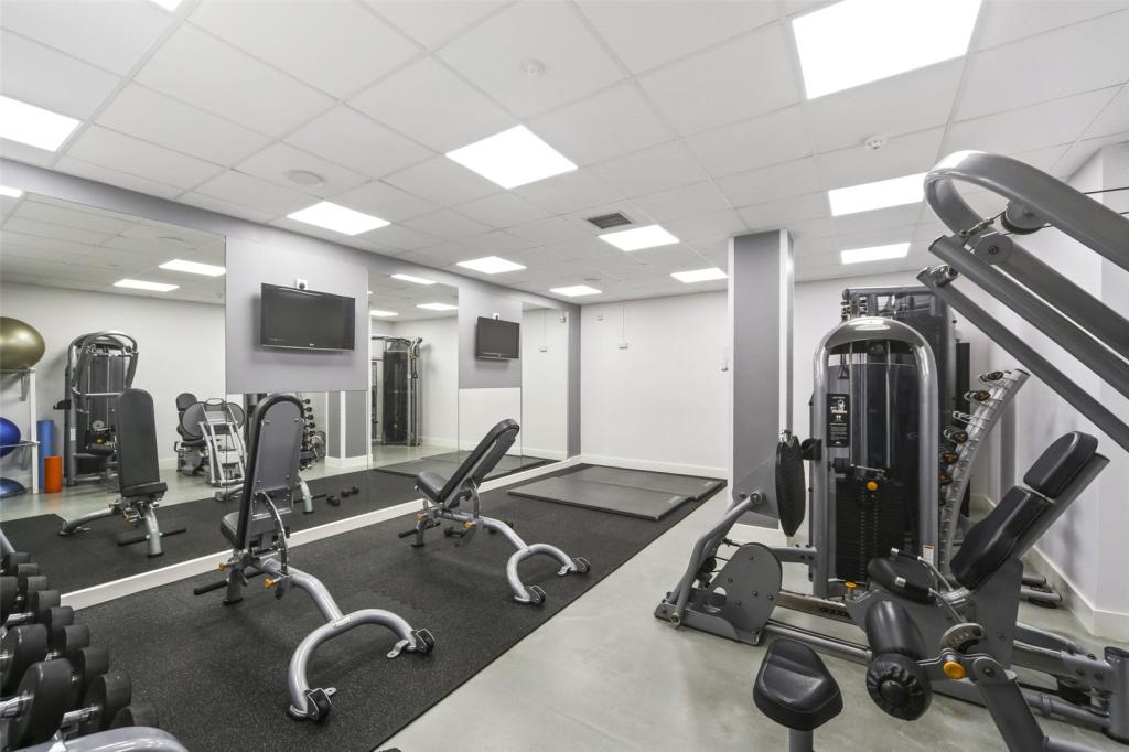 1 bedroom flat for sale in Kensington Gardens Square, Bayswater, W2