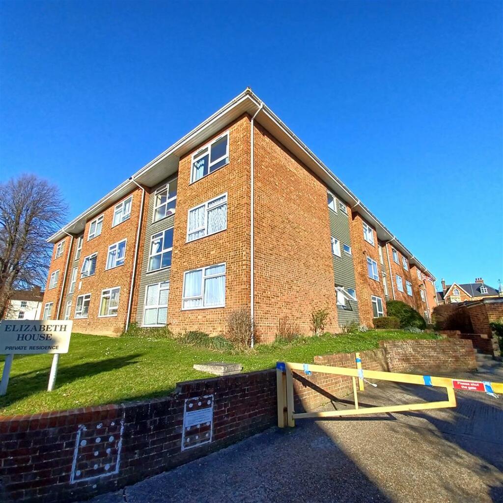 Studio flat for sale in Alexandra Street, Maidstone, ME14