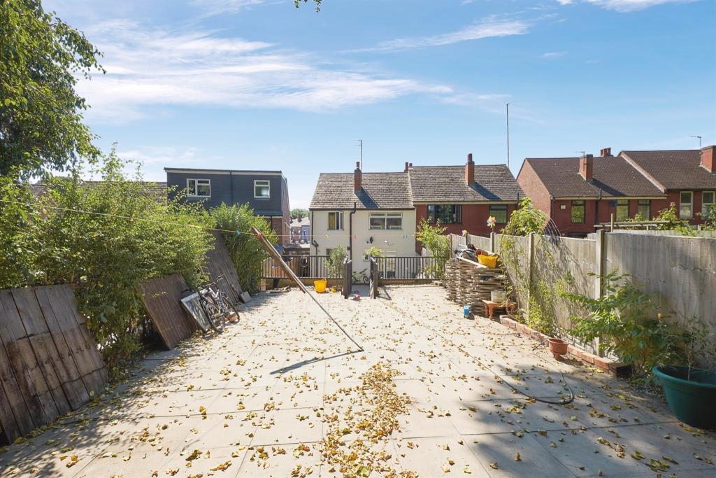 3 bedroom semidetached house for sale in South Road, Hockley