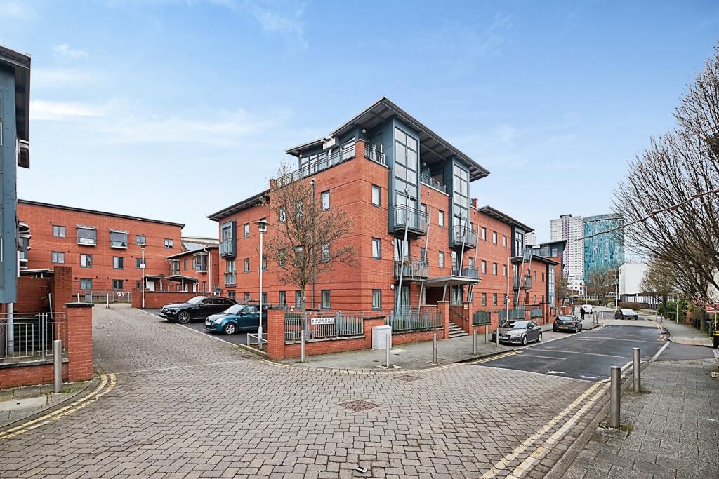 2 bedroom flat for sale in Rickman Drive, Birmingham, B15