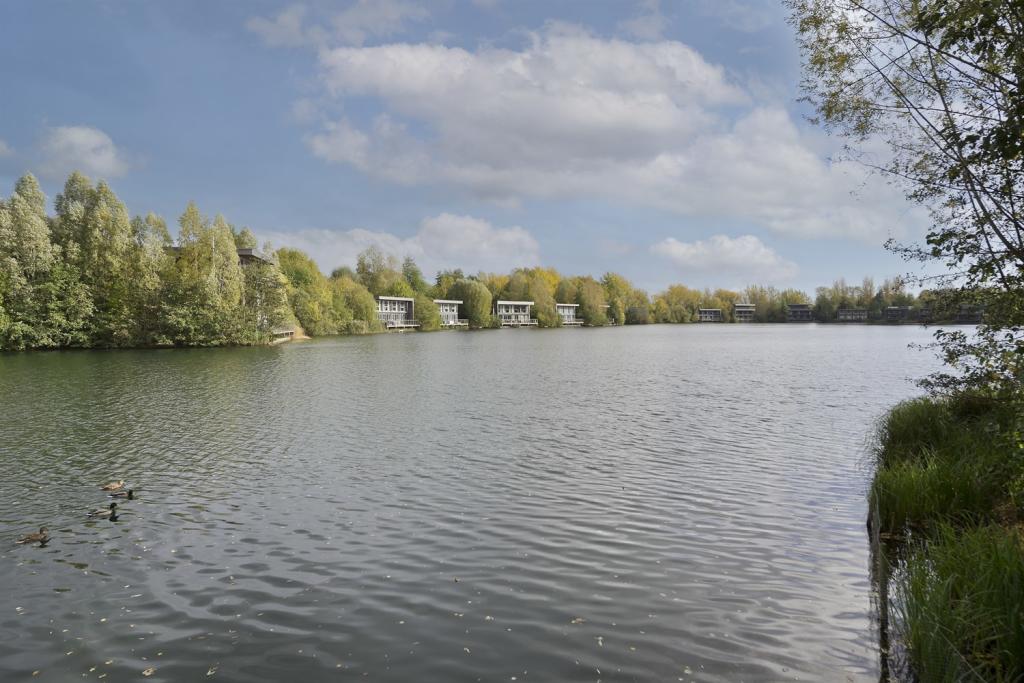 4 bedroom flat for rent in Longdoles, Lechlade, GL7