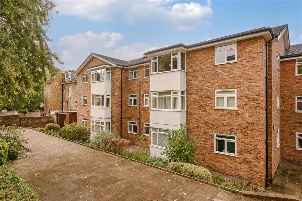 2 bedroom apartment for sale in Rannoch Court, Adelaide Road, Surbiton, KT6