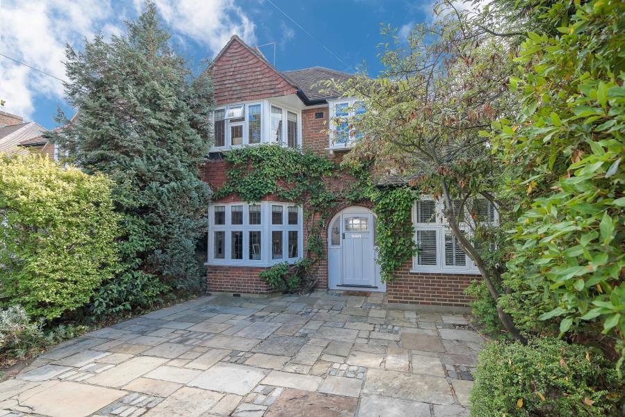 5 bedroom semidetached house for sale in Revell Road, Kingston upon