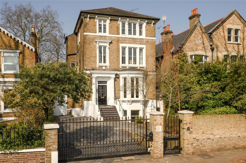 6 bedroom detached house for sale in The Avenue, Twickenham, TW1