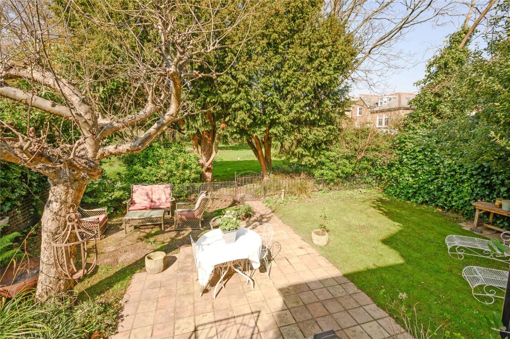 6 bedroom detached house for sale in The Avenue, Twickenham, TW1