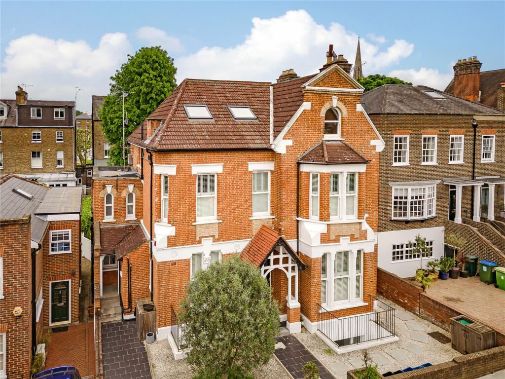 2 bedroom apartment for sale in Montague Road, Richmond, TW10