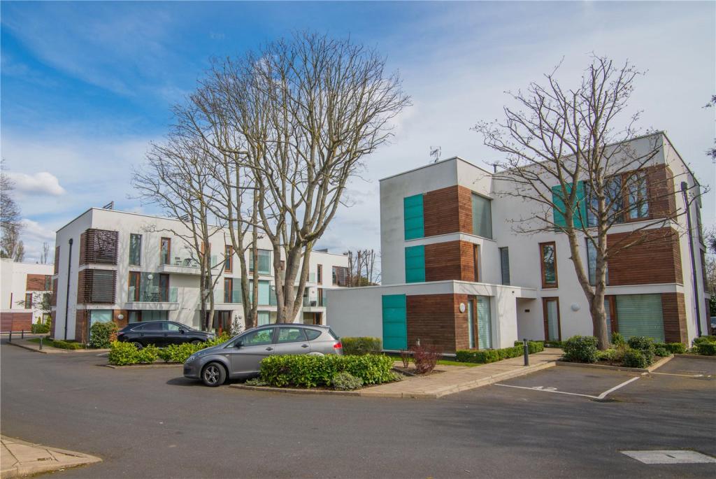 Studio apartment for sale in Rivermead Close, Teddington, Middlesex, TW11