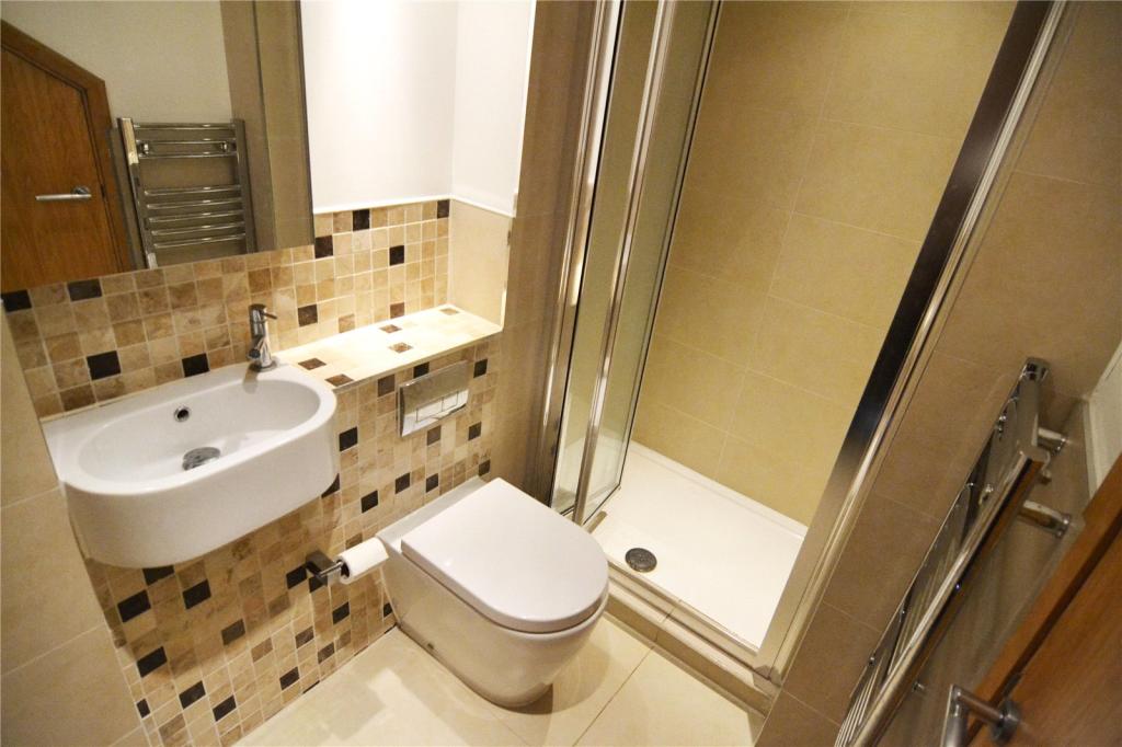 Studio apartment for sale in Rivermead Close, Teddington, Middlesex, TW11