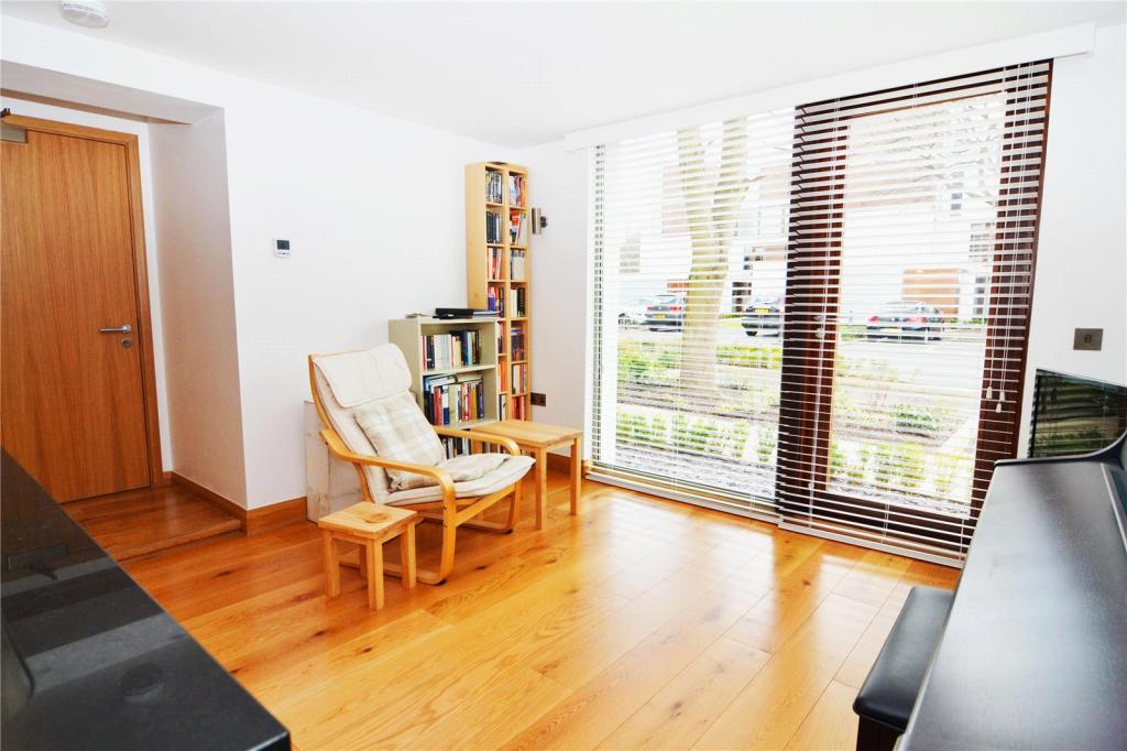 Studio apartment for sale in Rivermead Close, Teddington, Middlesex, TW11