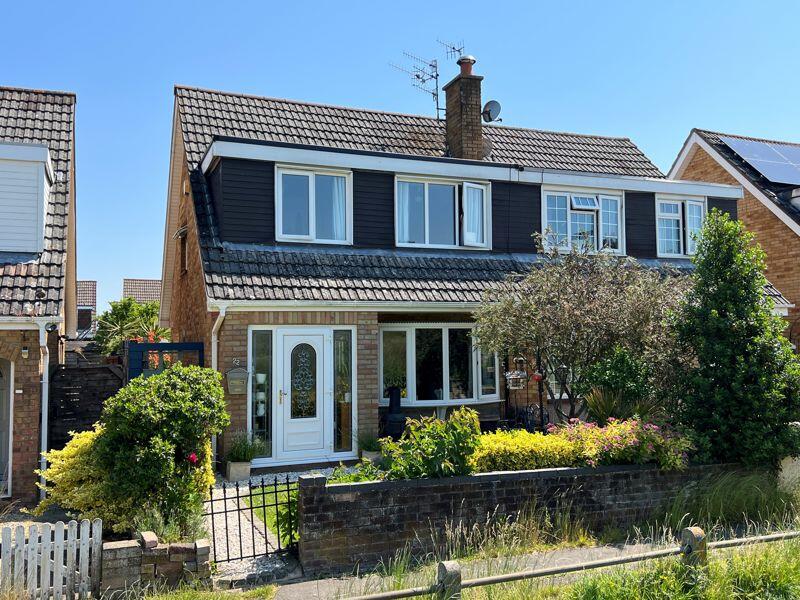 3 bedroom semidetached house for sale in Sandcroft, Whitchurch