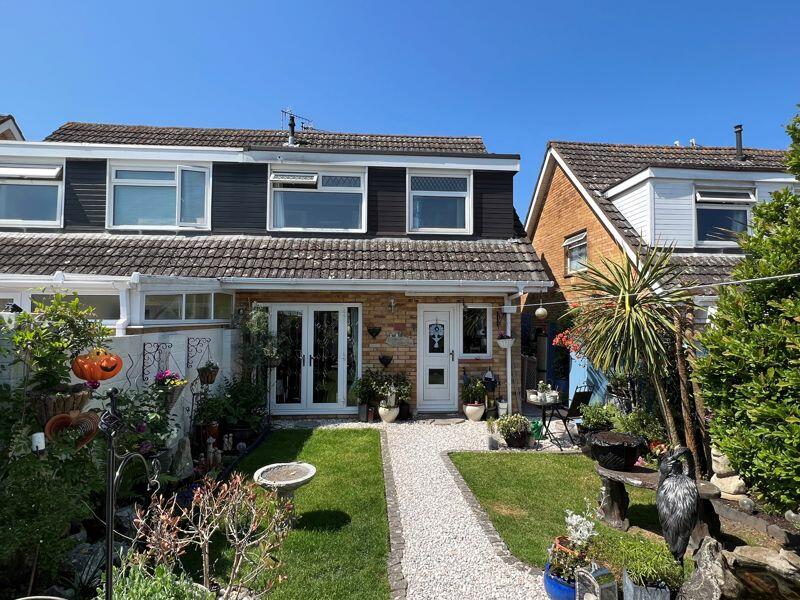 3 bedroom semidetached house for sale in Sandcroft, Whitchurch