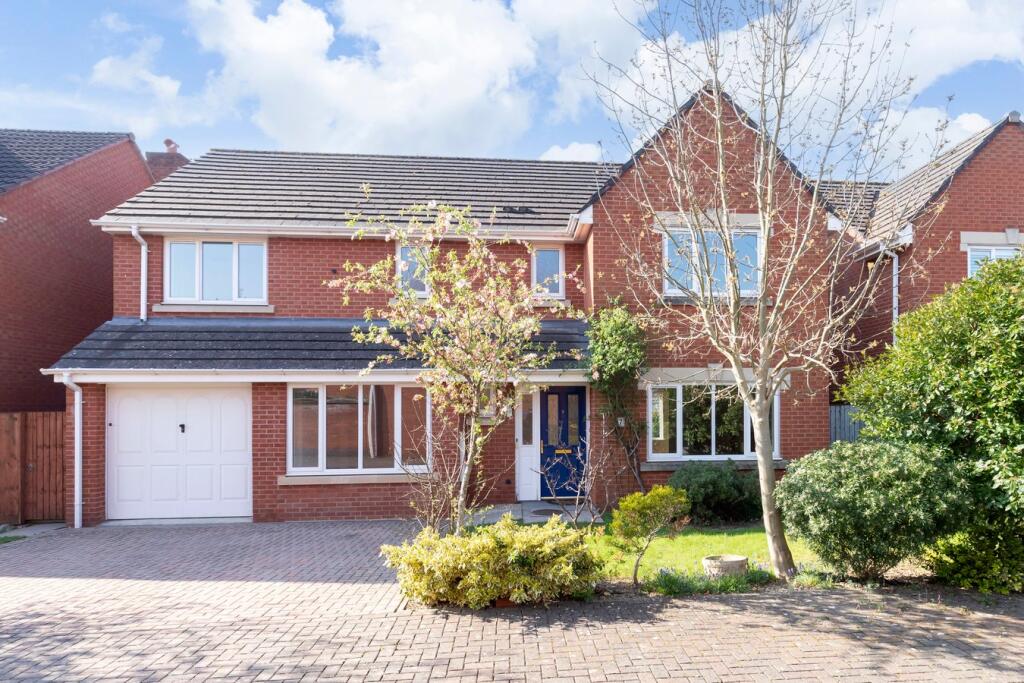 Main image of property: Niven Courtyard, Cheltenham, GL51