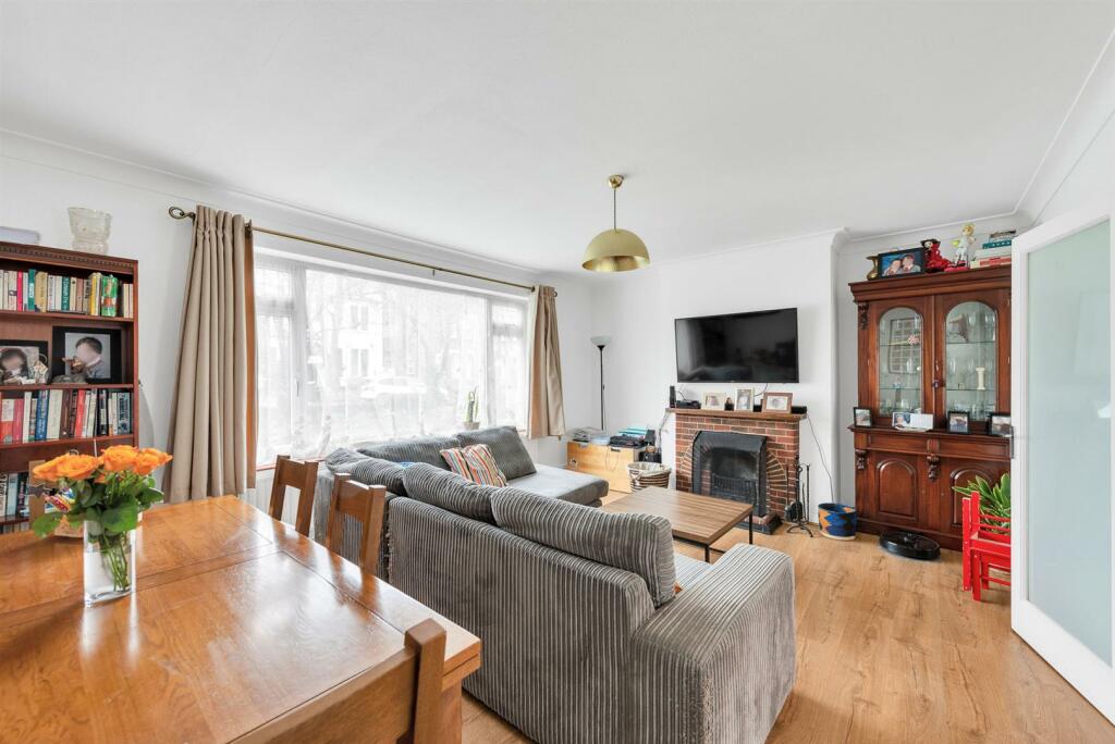 3 bedroom apartment for sale in Blyth Road, Bromley, BR1