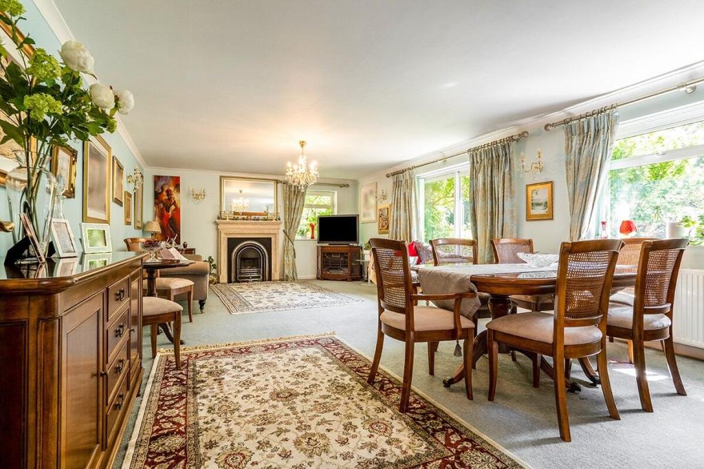 4 bedroom detached house for sale in Lower Broad Oak Road, West Hill