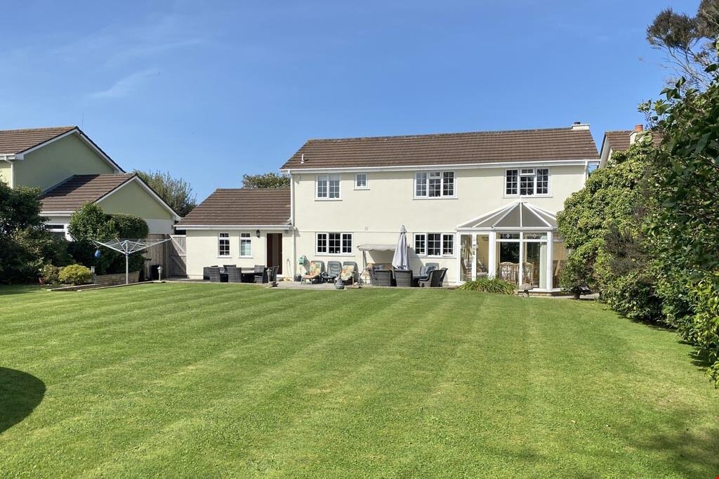 4 bedroom detached house for sale in Threemilestone, Truro, Cornwall, TR3