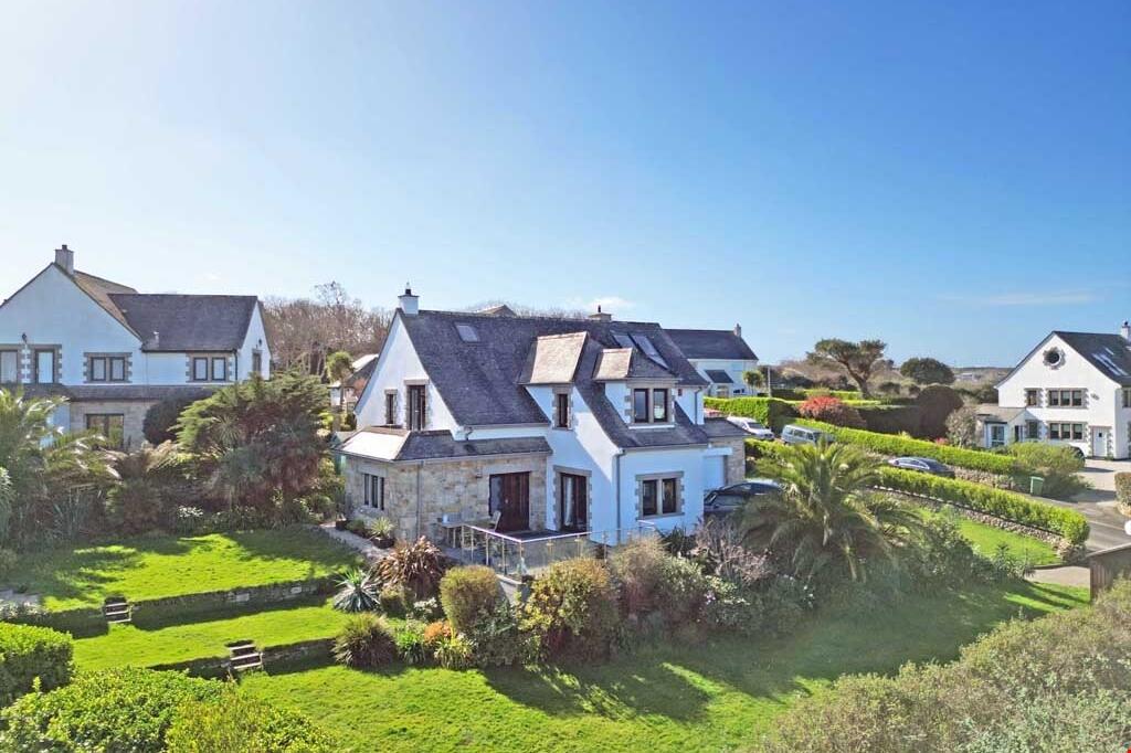 6 bedroom detached house for sale in The Belyars, St Ives, Cornwall, TR26