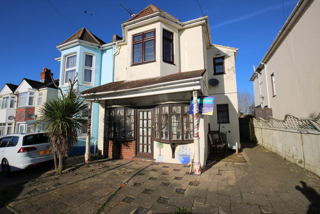 3 bedroom semi-detached house for sale in Sholing Road, Itchen, Southampton, Hampshire, SO19