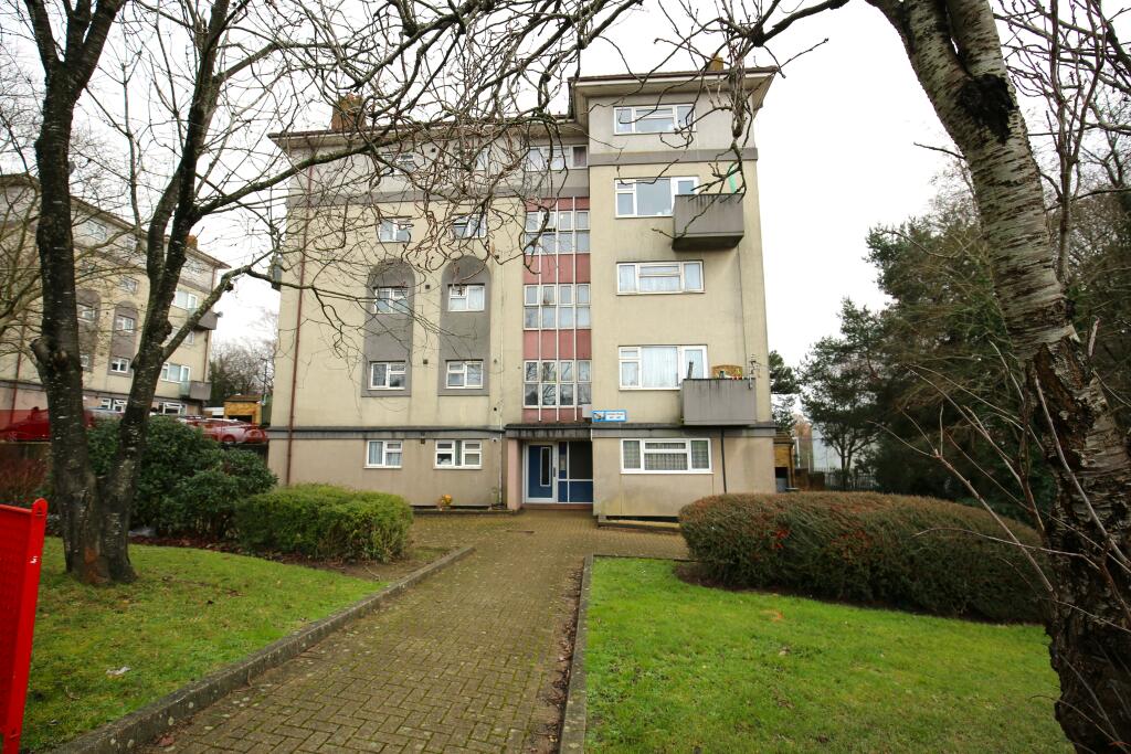 2 bedroom flat for sale in Hinkler Road, Thornhill, Southampton