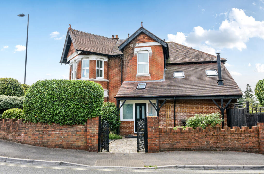 Main image of property: Midanbury Lane, Southampton, Hampshire, SO18