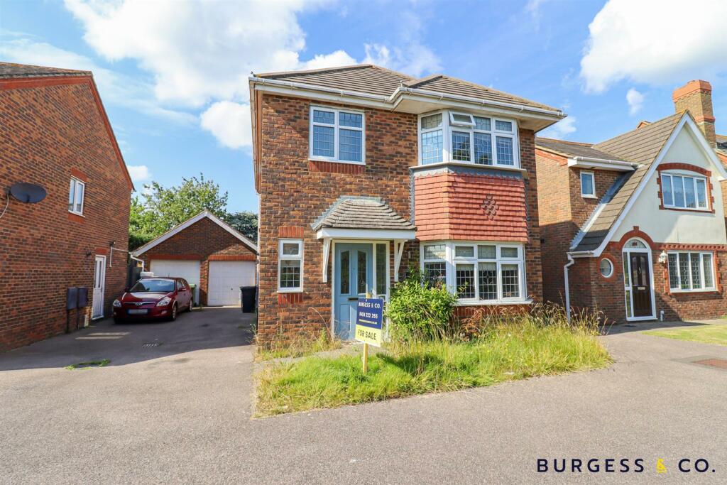 4 bedroom detached house for sale in Hazel Grove, BexhillOnSea, TN39