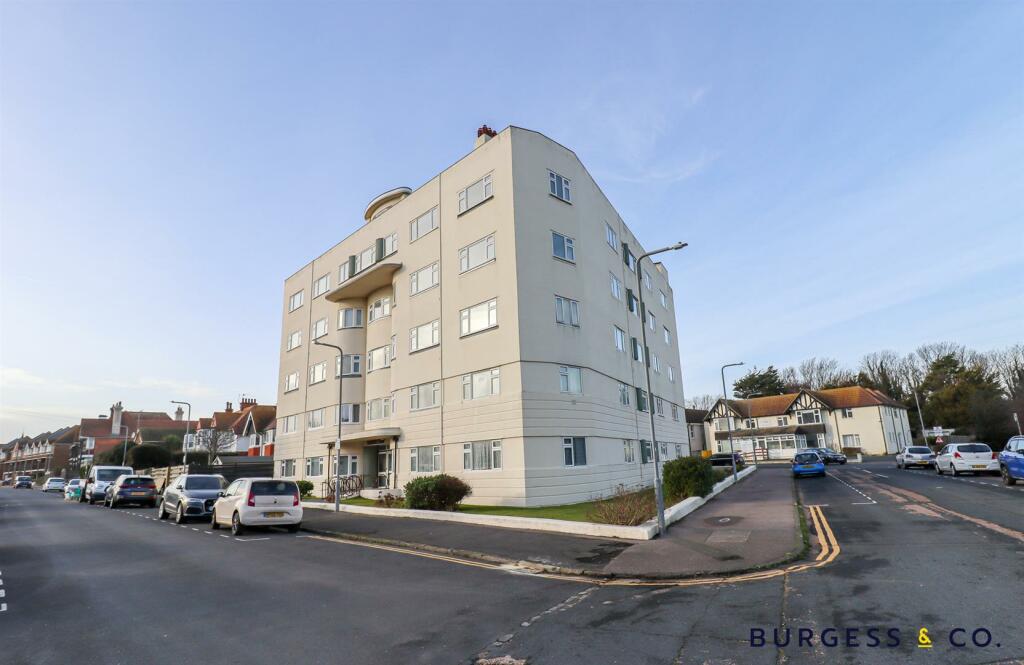 2 bedroom flat for sale in Lionel Road, BexhillOnSea, TN40