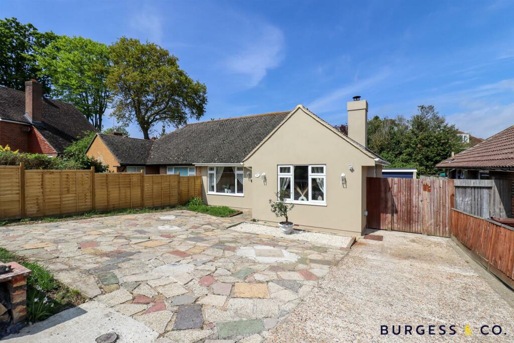 2 bedroom bungalow for sale in Deans Close, BexhillOnSea, TN39