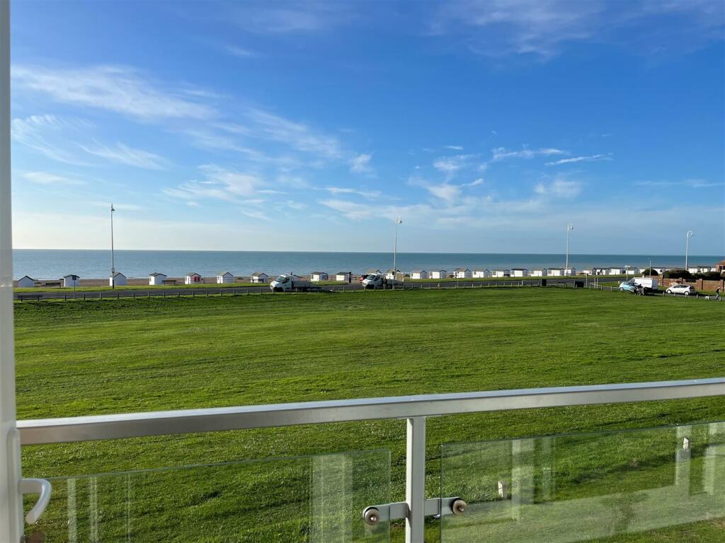 3 bedroom apartment for sale in Sutton Place, BexhillOnSea, TN40