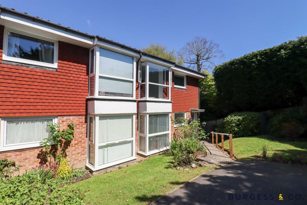 2 bedroom flat for sale in Pinewoods, BexhillOnSea, TN39
