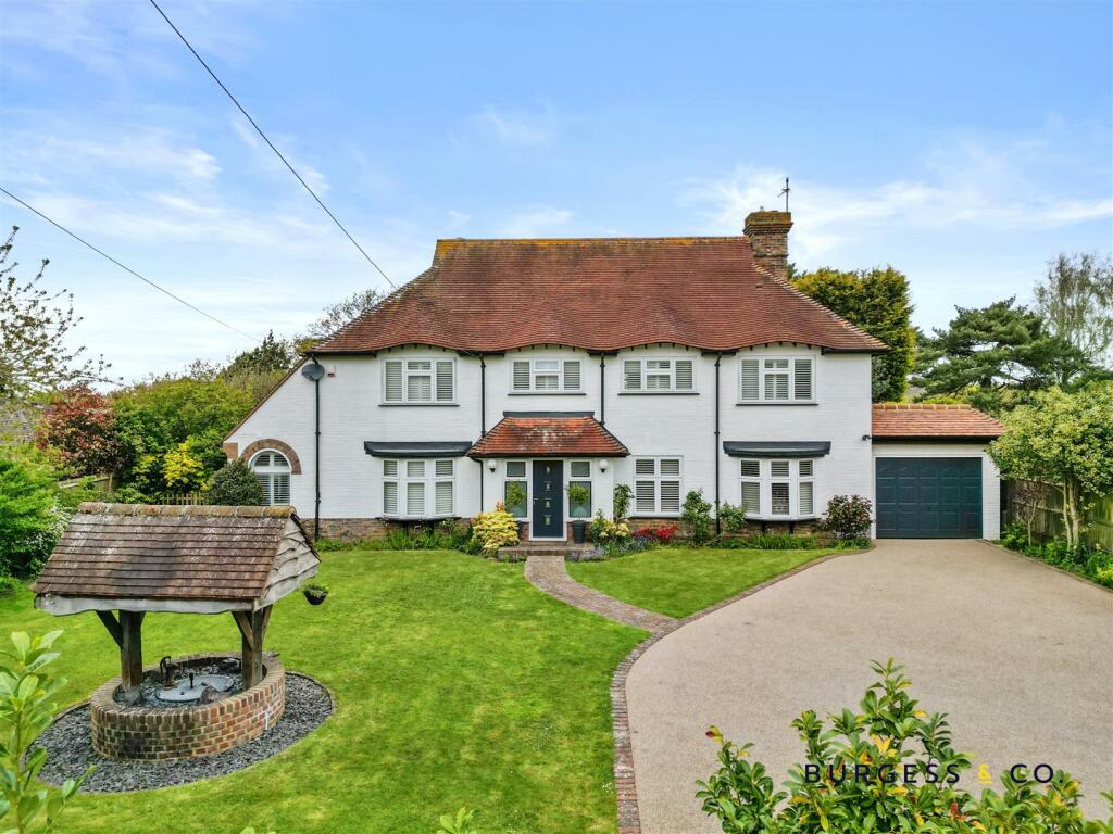 5 bedroom detached house for sale in Clavering Walk, BexhillOnSea, TN39