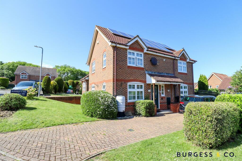 4 bedroom detached house for sale in Redwell Avenue, BexhillOnSea, TN39