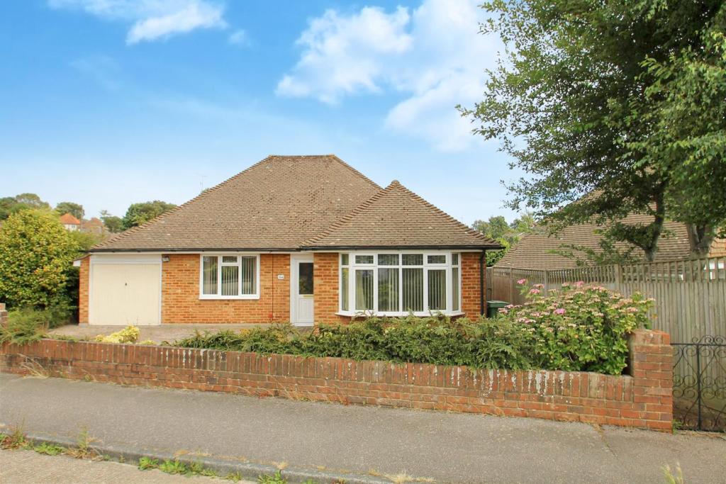 2 bedroom detached bungalow for sale in Ward Way, Bexhill on Sea, TN39