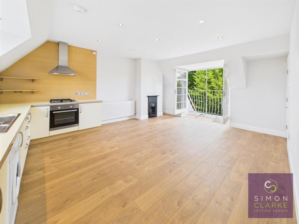 Main image of property: Hendon Lane, Finchley, N3