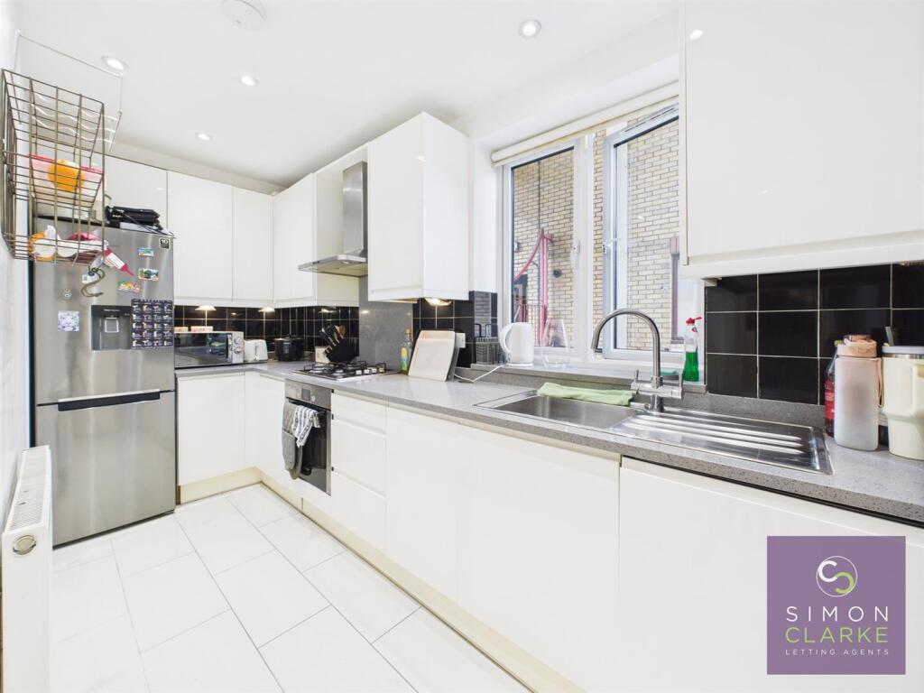 Main image of property: Nether Street, West Finchley, N12