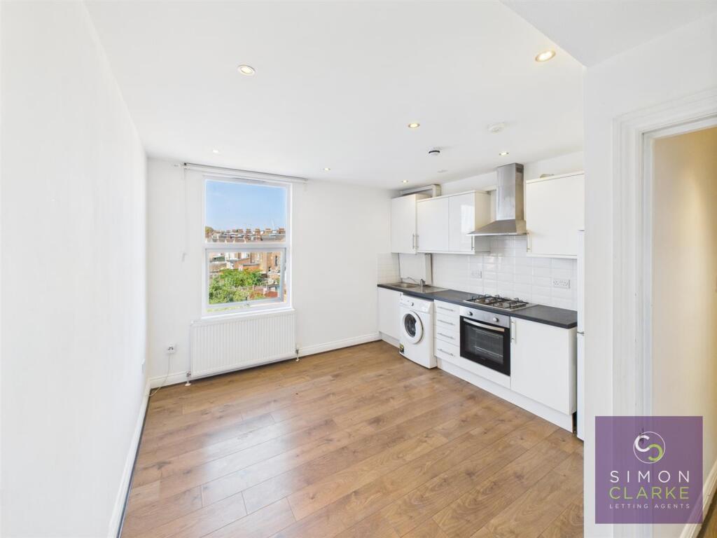 Main image of property: High Road, North Finchley, London