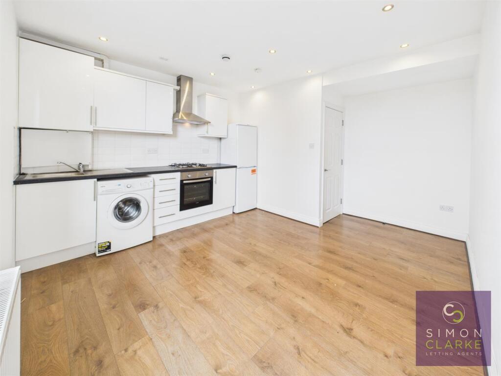 Main image of property: High Road, North Finchley, London