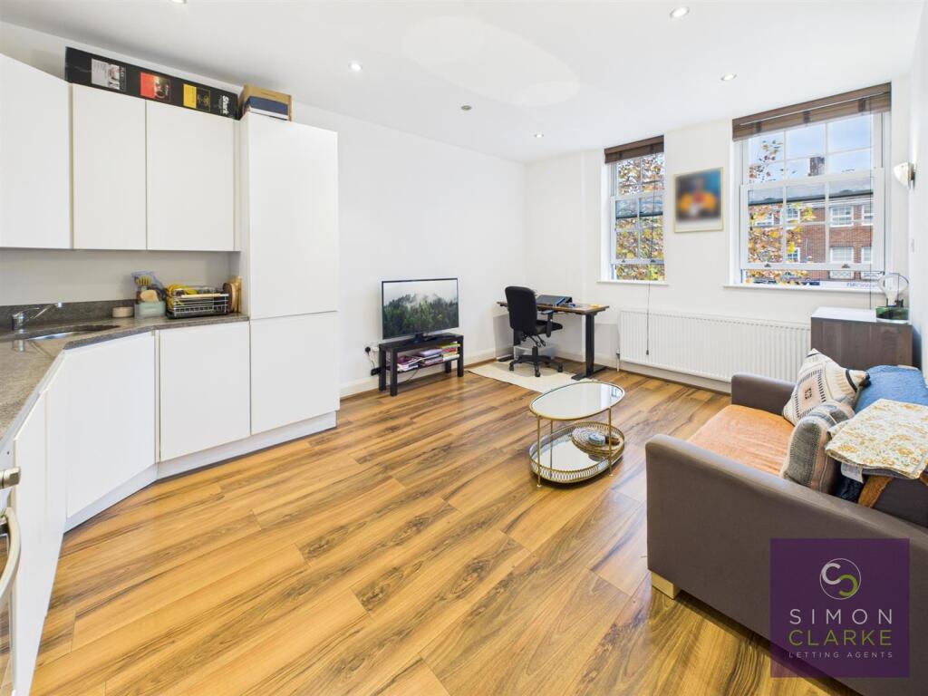 Main image of property: High Road, Whetstone, N20