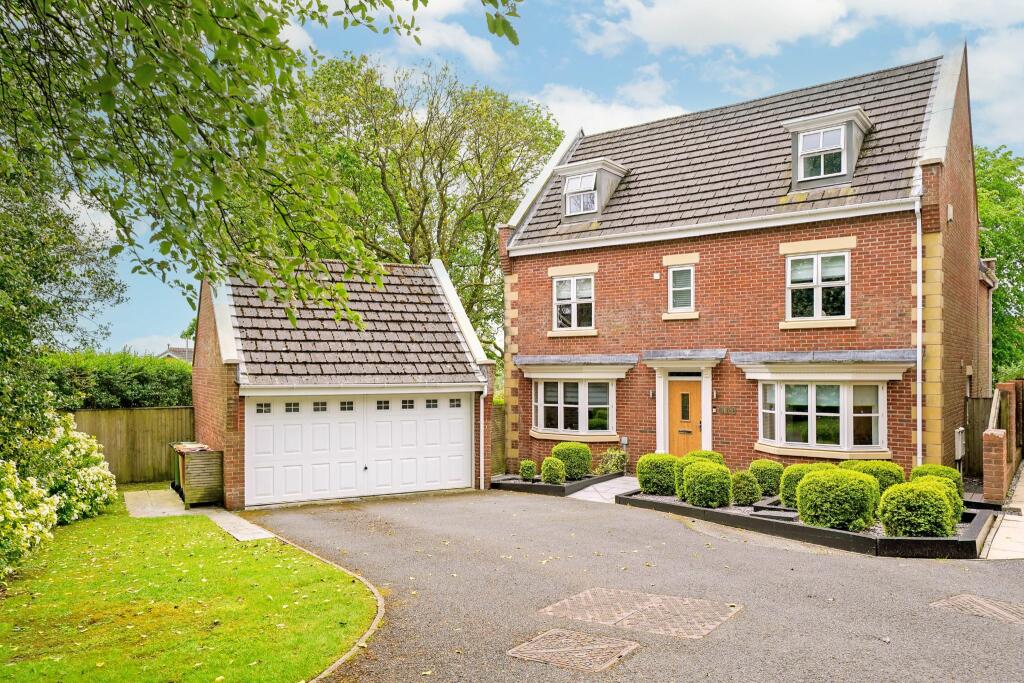 5 bedroom detached house for sale in Clarendon Gardens, Bolton, BL7