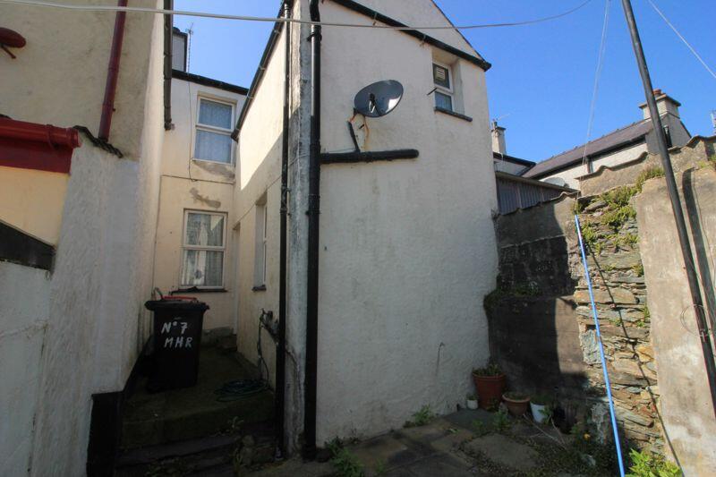 2 bedroom terraced house for sale in Maeshyfryd Road, Holyhead, LL65