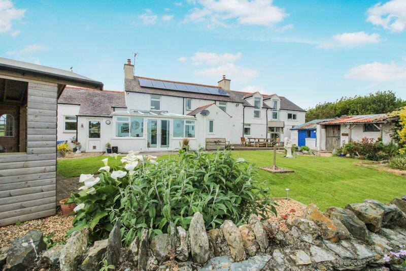 4 bedroom detached house for sale in Mountain Road, Amlwch, LL68