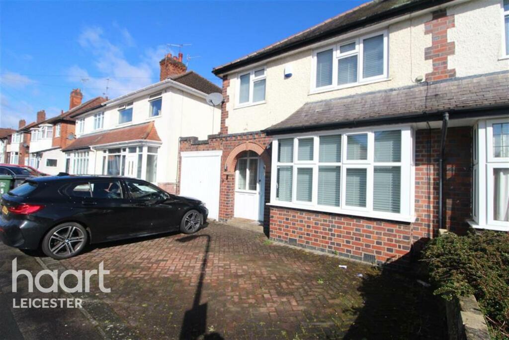 3 bedroom semi-detached house for rent in Spinney Rise, LE4