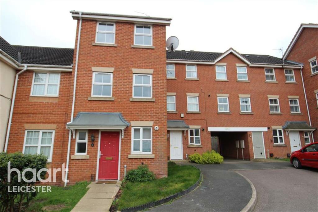 4 bedroom terraced house for rent in Blacksmith Place, LE5