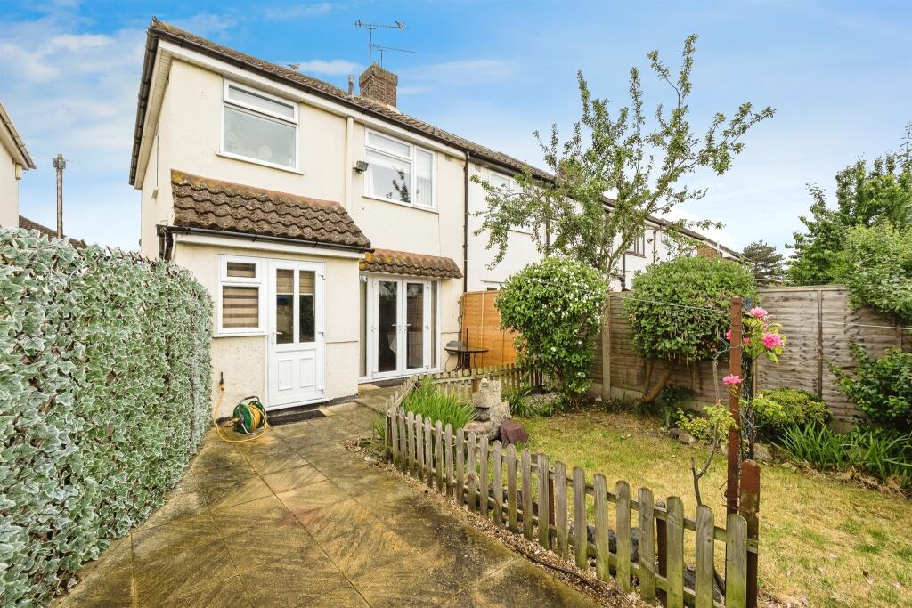 Main image of property: Guysfield Close, Rainham