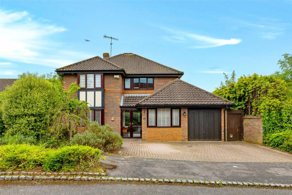 4 bedroom detached house for sale in Padbrook, Oxted, Surrey, RH8