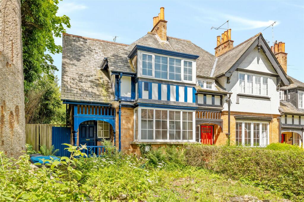 2 bedroom semidetached house for sale in Brook Hill, Oxted, Surrey, RH8