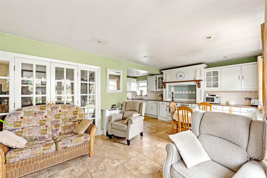 Additional property image - Farleigh Road, Warlingham, Surrey, CR6