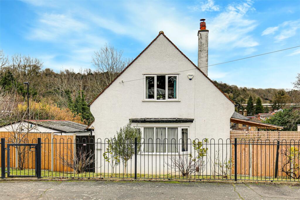 Additional property image - Mosslea Road, Whyteleafe, CR3