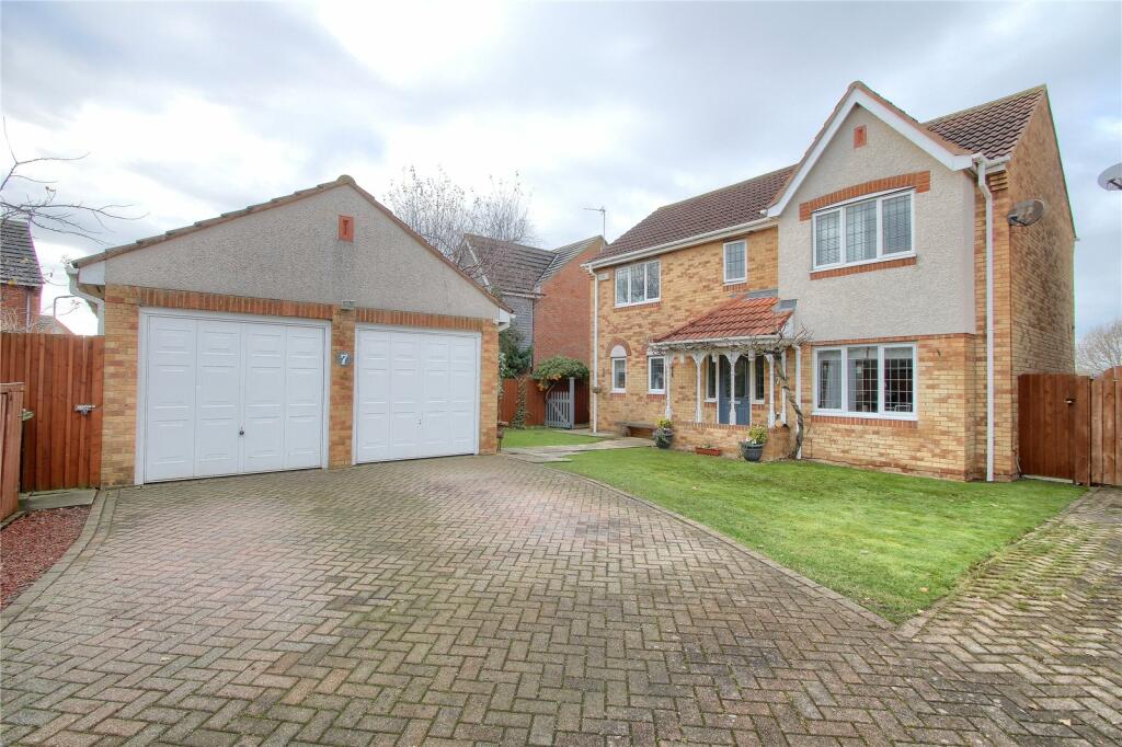 4 bedroom detached house for sale in Newgale Close, Ingleby Barwick, TS17